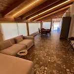 Sea View Penthouse 公寓
